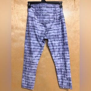 NWOT- Athleta Elation Printed Capri Leggings Tahiti Dusk Purple Size Small